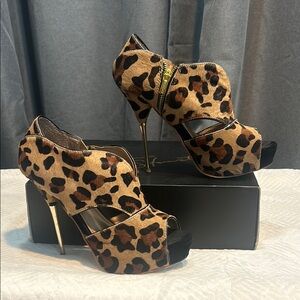 Sexy Colin Stuart Leopard Print Peep Toe Stiletto Heels size 8.5